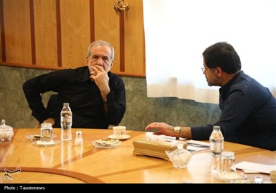 دیدار پزشکیان با نمایندگان قم و طلاب کرمانی