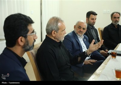 دیدار پزشکیان با نمایندگان قم و طلاب کرمانی