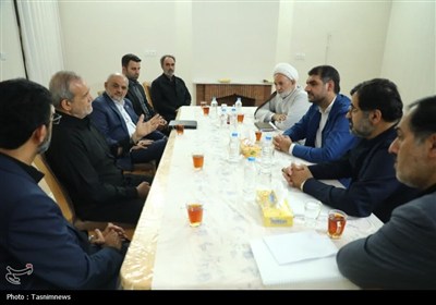 دیدار پزشکیان با نمایندگان قم و طلاب کرمانی