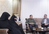 دیدار زاکانی با خانواده شهیدان «سردار حسن محقق» و «منصور پارسا»