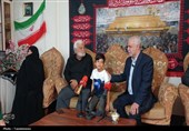 رئیس بنیاد شهید با خانواده شهید طاووسی دیدار کرد