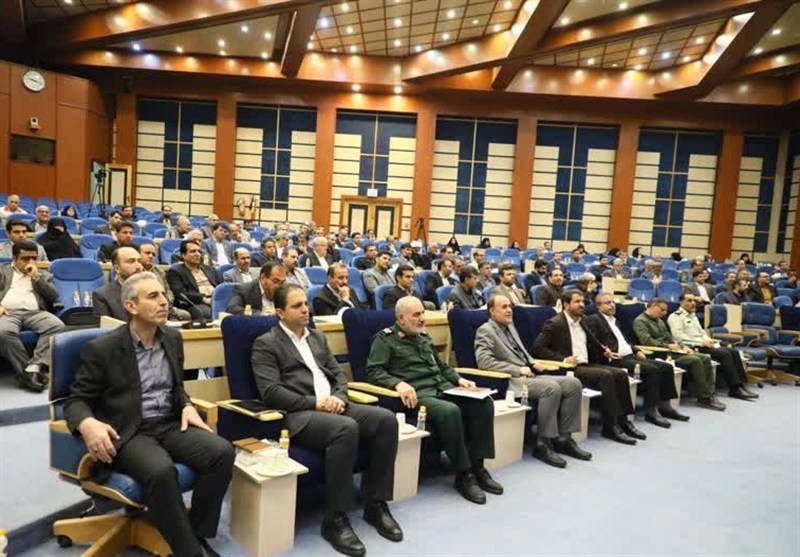 هرکس وحدت ملی را تضعیف کند در مسیر دشمن حرکت کرده است