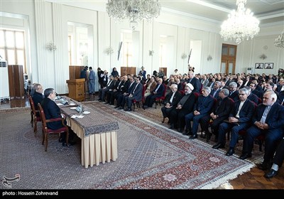 نشست رئیس جمهور با معاونان و مدیران وزارت امور خارجه