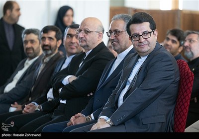 نشست رئیس جمهور با معاونان و مدیران وزارت امور خارجه
