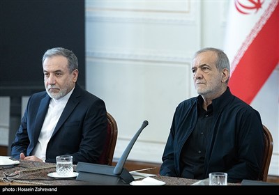 مسعود پزشکیان رئیس‌جمهور و سیدعباس عراقچی وزیر امور خارجه