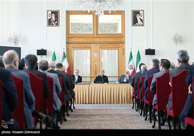 نشست رئیس جمهور با معاونان و مدیران وزارت امور خارجه