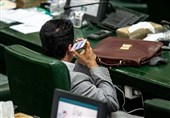 استفاده نمایندگان از تلفن همراه در صحن مجلس ممنوع است