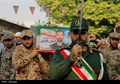 پیکر شهید ایمان قائدی با شکوه خاصی در بوشهر تشییع شد