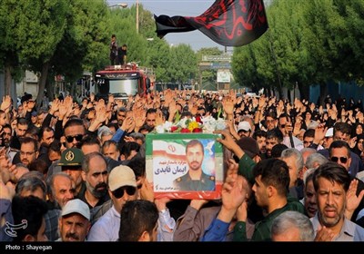 پیکر شهید ایمان قائدی با شکوه خاصی در بوشهر تشییع شد
