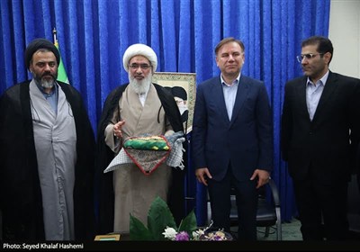 تجلیل از دست‌اندرکاران نماز جمعه بوشهر به مناسبت 5 مرداد