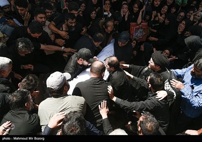 تشییع پیکر شهدای حمله تروریستی به دادگستری زاهدان