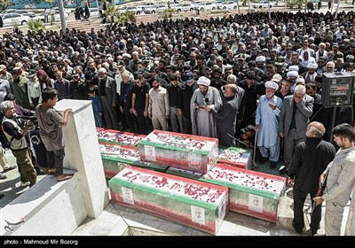 تشییع پیکر شهدای حمله تروریستی به دادگستری زاهدان