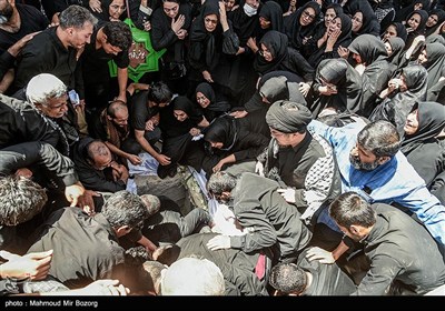 تشییع پیکر شهدای حمله تروریستی به دادگستری زاهدان