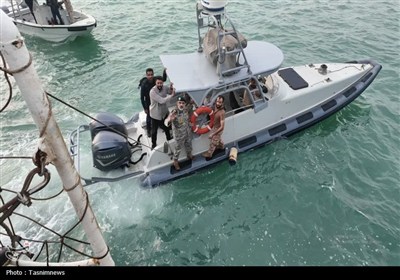بازدید فرمانده نیروی دریایی ارتش از یگان های شناوری در خلیج‌فارس