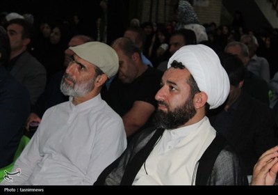 مردم در سوگ قهرمانان
