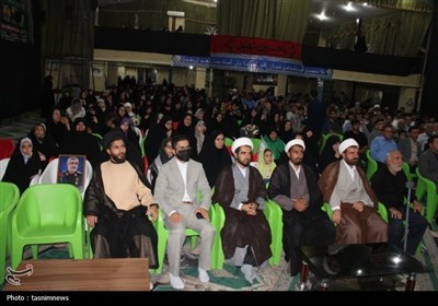 مردم در سوگ قهرمانان