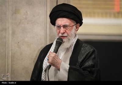 الإمام الخامنئی: النووی وحقوق الإنسان مجرد ذرائع.. أمریکا منزعجة من قدرات الجمهوریة الإسلامیة