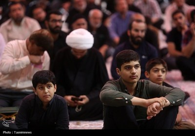 عزاداری زائران حرم بانوی کرامت در شب شهادت حضرت رقیه(س)