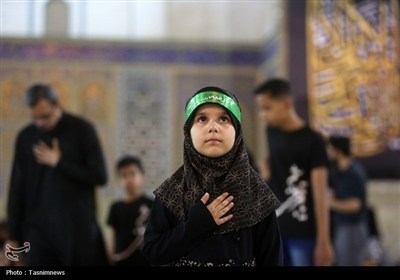 سوگواری کودکانه دختران به یاد دختر سه ساله کربلا