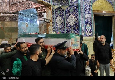 طواف پیکر شهید قمی بر گرد ضریح مطهر حضرت معصومه(س)