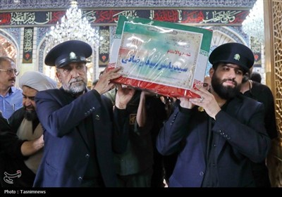 طواف پیکر شهید قمی بر گرد ضریح مطهر حضرت معصومه(س)