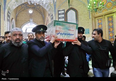 طواف پیکر شهید قمی بر گرد ضریح مطهر حضرت معصومه(س)
