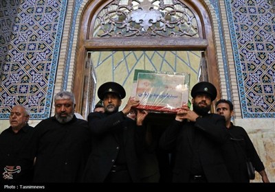 طواف پیکر شهید قمی بر گرد ضریح مطهر حضرت معصومه(س)