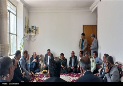 معاون قوه قضائیه در یاسوج با خانواده شهدا دیدار کرد