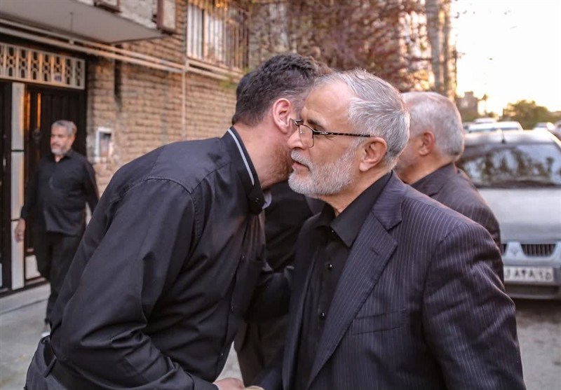 دیدار معاون امنیتی وزیر کشور با خانواده‌های شهدای جنگ تحمیلی ۱۲ روزه در تبریز