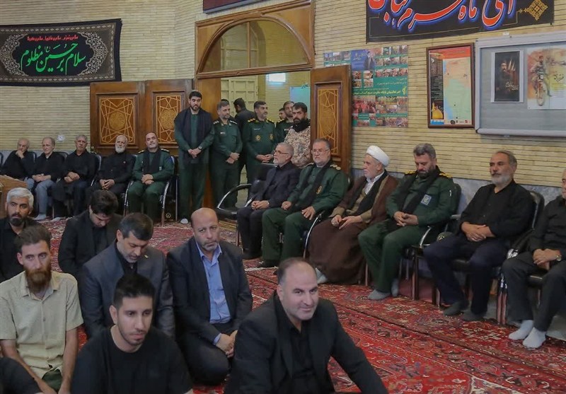 دیدار معاون امنیتی وزیر کشور با خانواده‌های شهدای جنگ تحمیلی ۱۲ روزه در تبریز