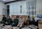 دیدار فرمانده نیروی زمینی سپاه با خانواده‌های شهدای اقتدار کرمانشاه