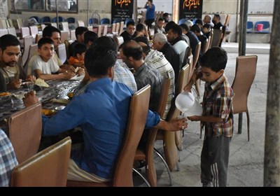 خدمت‌رسانی به زائران اربعین حسینی در موکب مردمی حضرت صاحب الزمان (عج) کوهدشت