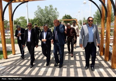آیین بهره‌برداری از بوستان قدس و آسفالت 33 معبر عمومی در منطقه 3 مشهد