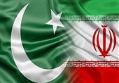 لقاء بین وزیری الدفاع الإیرانی والباکستانی على هامش زیارة بزشکیان