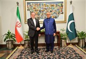 لقاء بین وزیری الخارجیة الایرانی والباکستانی خلال زیارة بزشکیان الى اسلام آباد