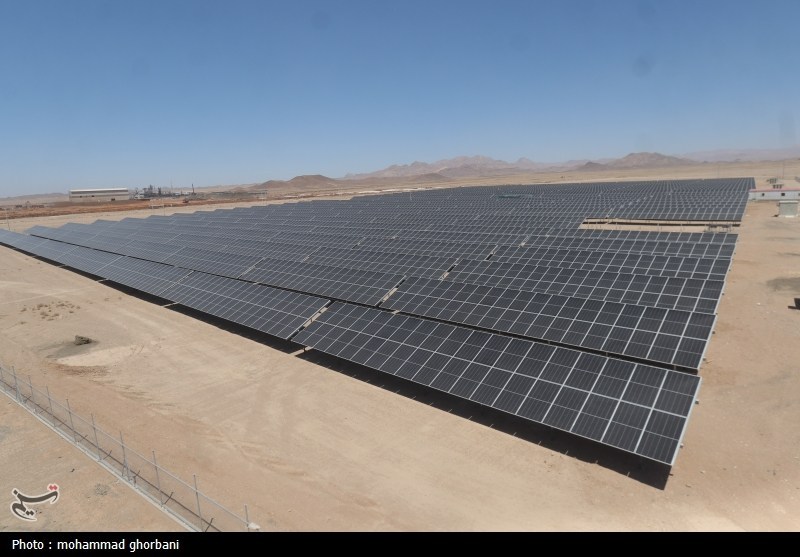 بهره‌برداری و آغاز عملیات اجرایی ۴۲۵ مگاوات نیروگاه خورشیدی در ۴ استان