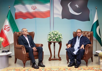 Iranian President Urges Muslim Cooperation in Pakistan Visit