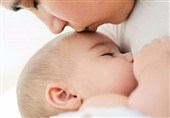 لزوم ارتقای آگاهی عمومی در بحث فواید تغذیه نوزادان با شیر مادر