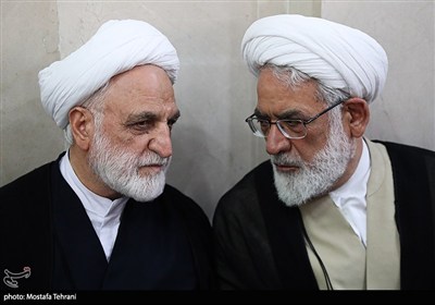 محمدجعفر منتظری رئیس دیوان عالی کشور و غلامحسین محسنی اژه‌ای، رئیس قوه قضائیه در مراسم چهلمین روز شهادت سپهبد رشید