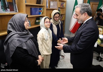 حضور خانواده شهید «نیما رجب‌پور » سردبیر شبکه خبر صدا و سیمای جمهوری اسلامی ایران که در جریان حمله تروریستی رژیم صهیونیستی به شهادت رسید