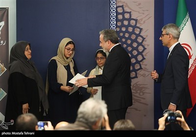حضور خانواده شهید «نیما رجب‌پور » سردبیر شبکه خبر صدا و سیمای جمهوری اسلامی ایران که در جریان حمله تروریستی رژیم صهیونیستی به شهادت رسید