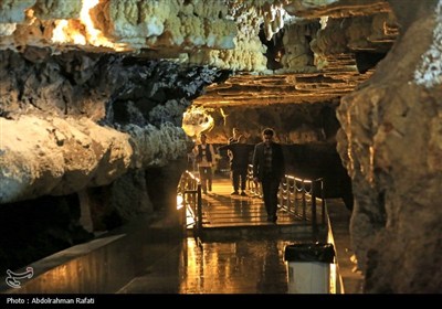 بازدید خبرنگاران از غار علیصدر همدان