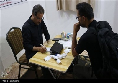 ارائه خدمات درمانی هلال احمر استان کرمان به زائرین امام حسین (ع) در نجف اشرف