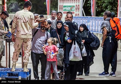 عبور شبانه زائران اربعین حسینی از مرز خسروی