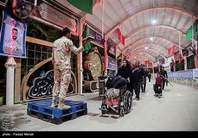 عبور شبانه زائران اربعین حسینی از مرز خسروی