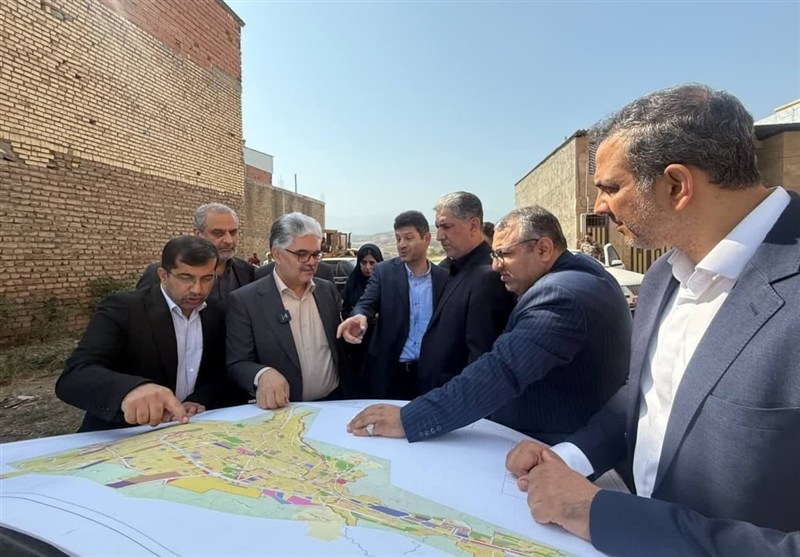 بازدید معاون وزیر راه از محله « چناران»/تأکید بر توسعه زیرساختی