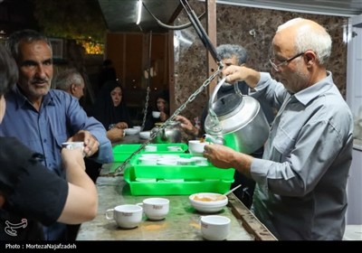 خدمت‌رسانی موکب علی بن باقر کاشان به زائران اربعین در کربلا