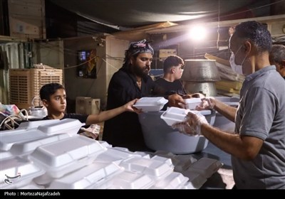 خدمت‌رسانی موکب علی بن باقر کاشان به زائران اربعین در کربلا