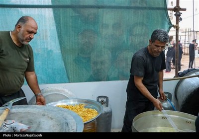 خدمت‌رسانی موکب علی بن باقر کاشان به زائران اربعین در کربلا