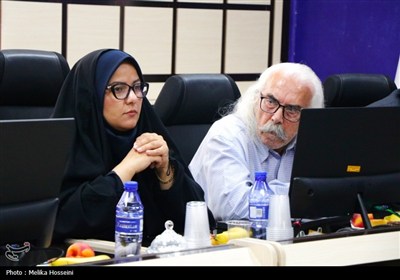 نشست خبری نماینده اراک در مجلس شورای اسلامی در آستانه روز خبرنگار